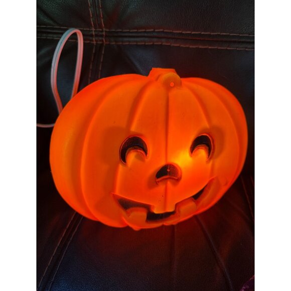 Vintage Light-Up Halloween Pumpkin Jack-O-Lantern Decoration - Picture 1 of 5